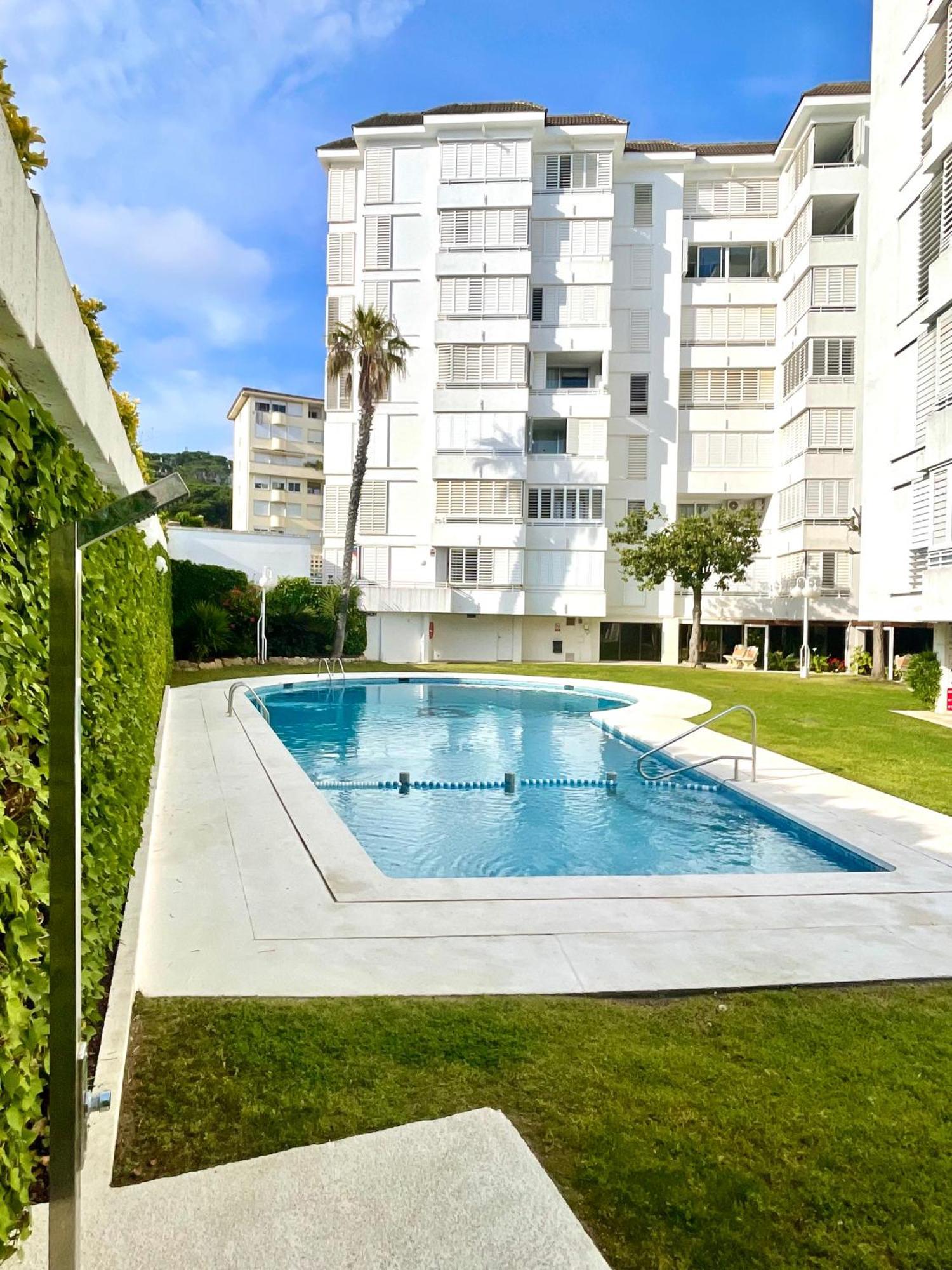 Seahomes Vacations, La Mer Bleue, Beach&Pool, Pk, Full Equipped In Fenals Beach リョレート・デ・マル エクステリア 写真